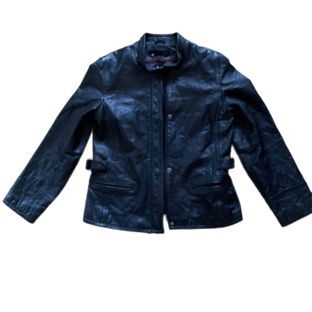 Anne Klein leather jacket size medium in very good condition.